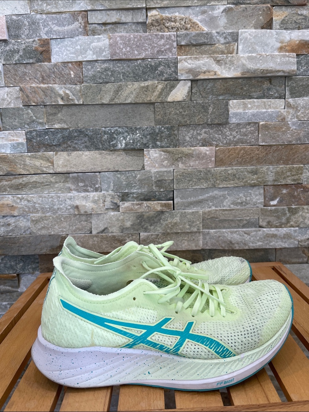 🇨🇦 ASICS Women's Magic Speed Sneaker - Picture 3 of 10